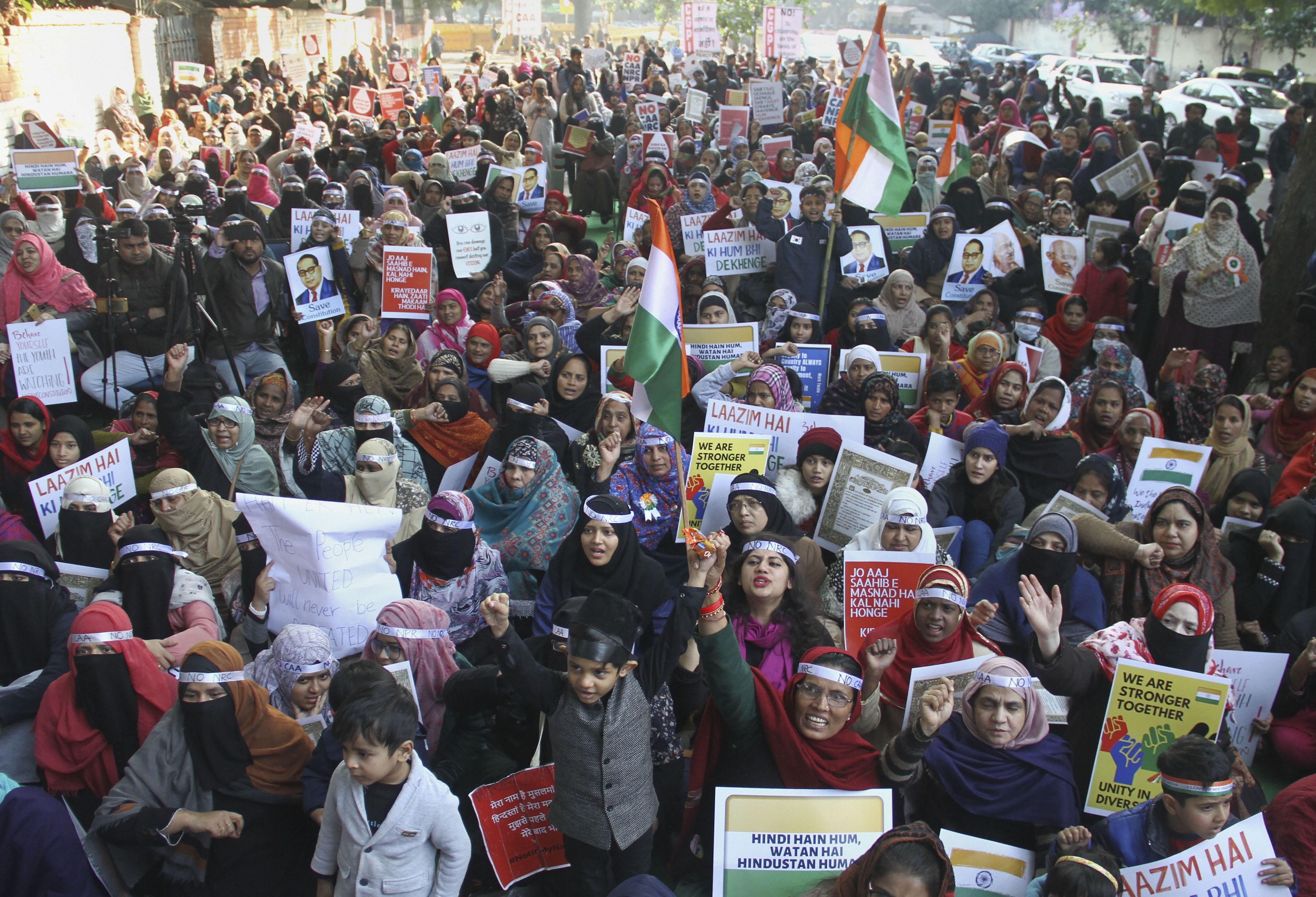نئی دہلی میں ۱۱, جنوری کو شہریت ترمیمی قانون اور این آر سی کیخلاف احتجاج ۔ تصویر : پی ٹی آئی